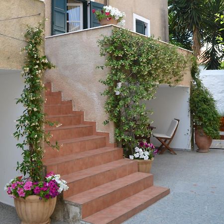 Twin House Spetses Hotel Buitenkant foto