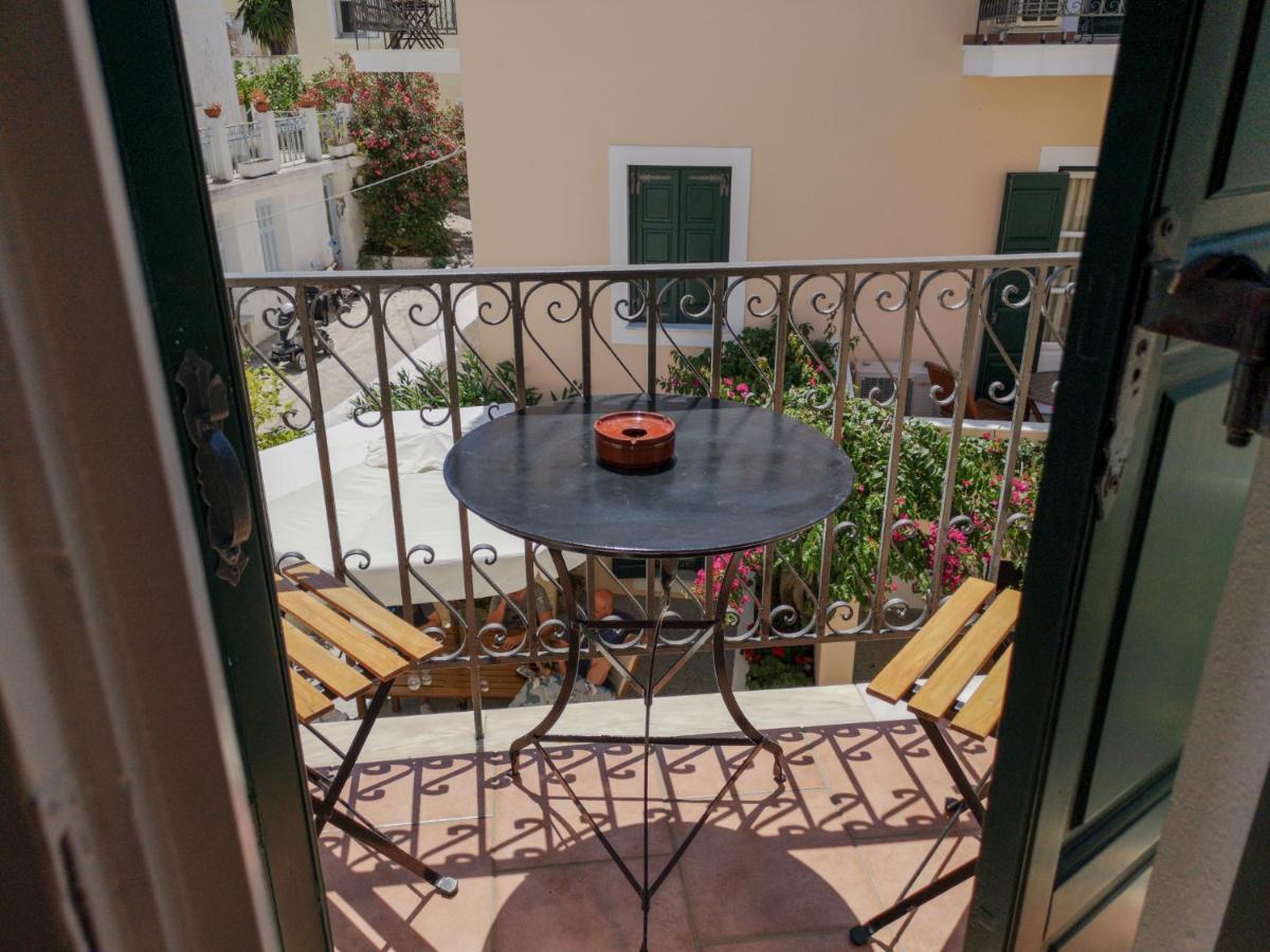 Twin House Spetses Hotel Buitenkant foto