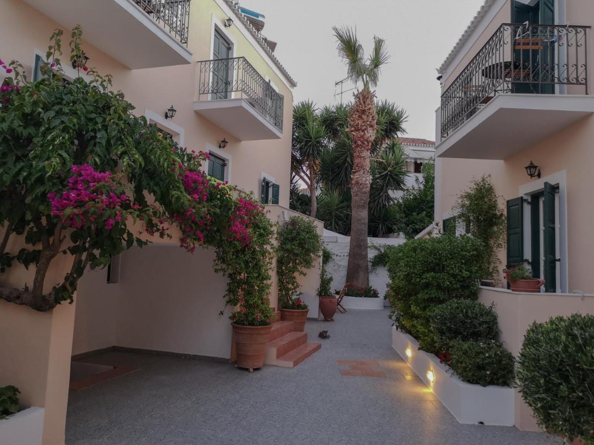 Twin House Spetses Hotel Buitenkant foto
