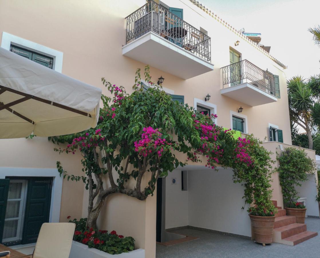 Twin House Spetses Hotel Buitenkant foto