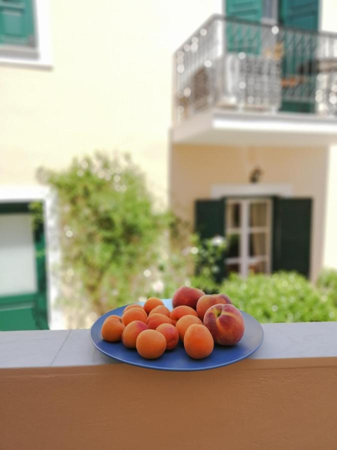 Twin House Spetses Hotel Buitenkant foto