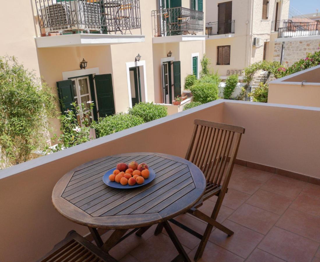 Twin House Spetses Hotel Buitenkant foto