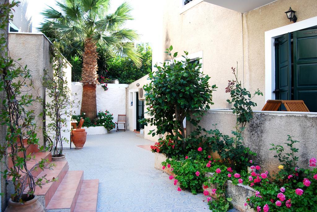 Twin House Spetses Hotel Buitenkant foto
