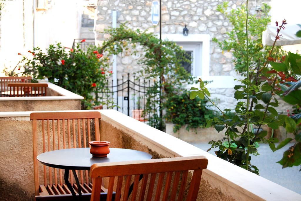 Twin House Spetses Hotel Buitenkant foto