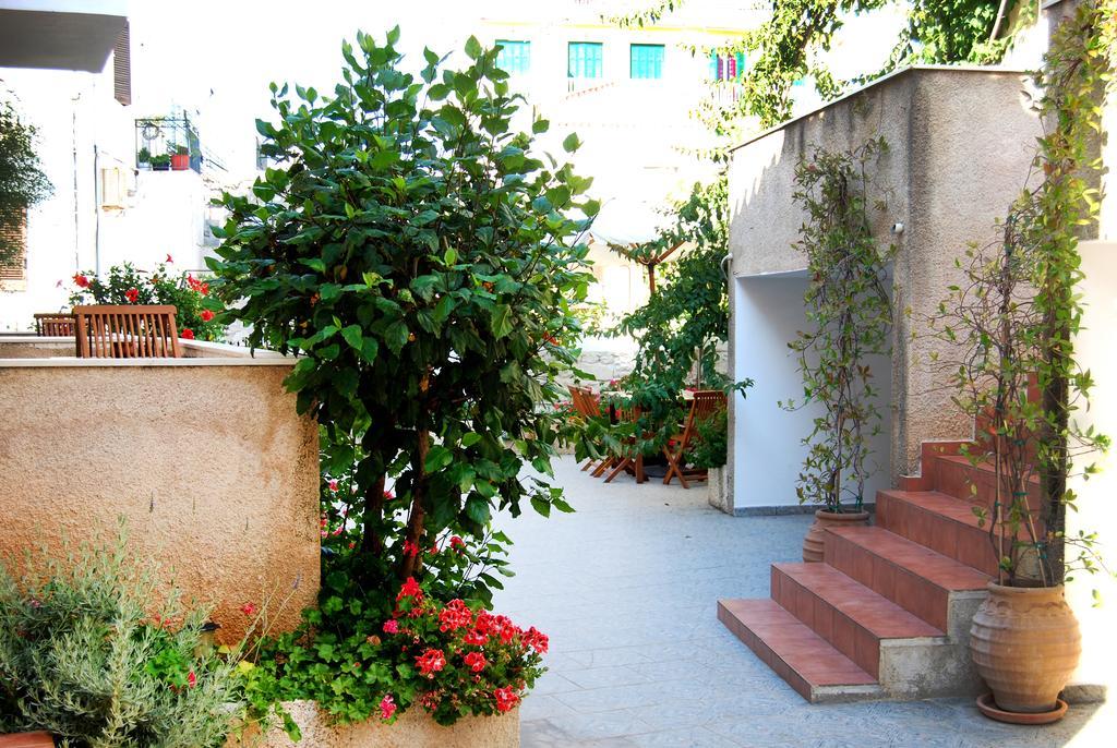 Twin House Spetses Hotel Buitenkant foto