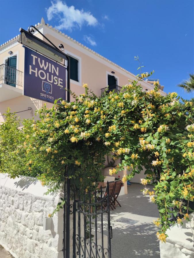 Twin House Spetses Hotel Buitenkant foto