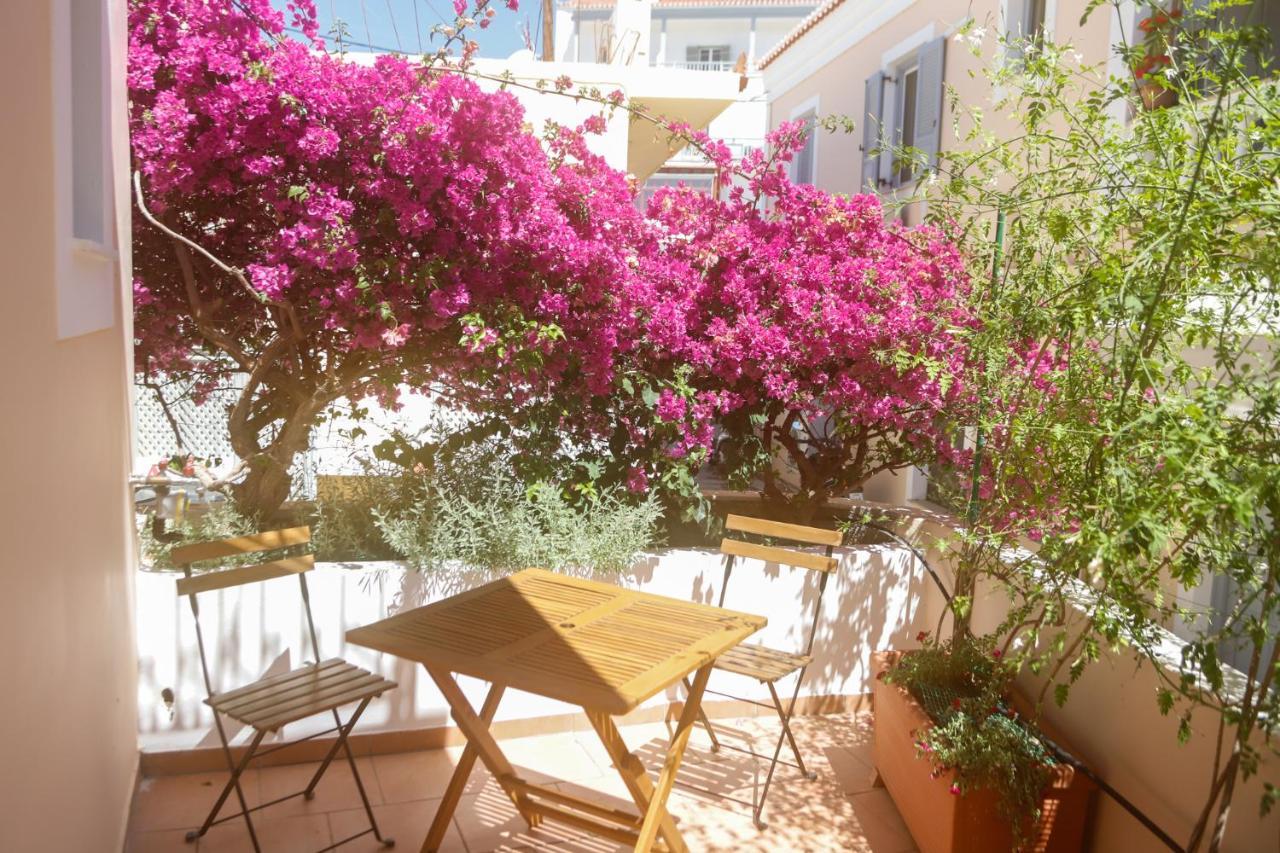 Twin House Spetses Hotel Buitenkant foto