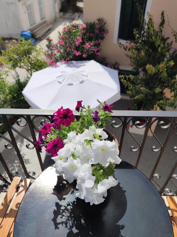 Twin House Spetses Hotel Buitenkant foto
