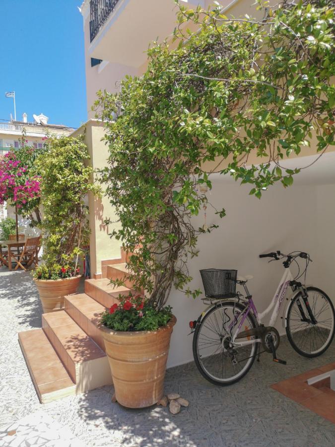 Twin House Spetses Hotel Buitenkant foto