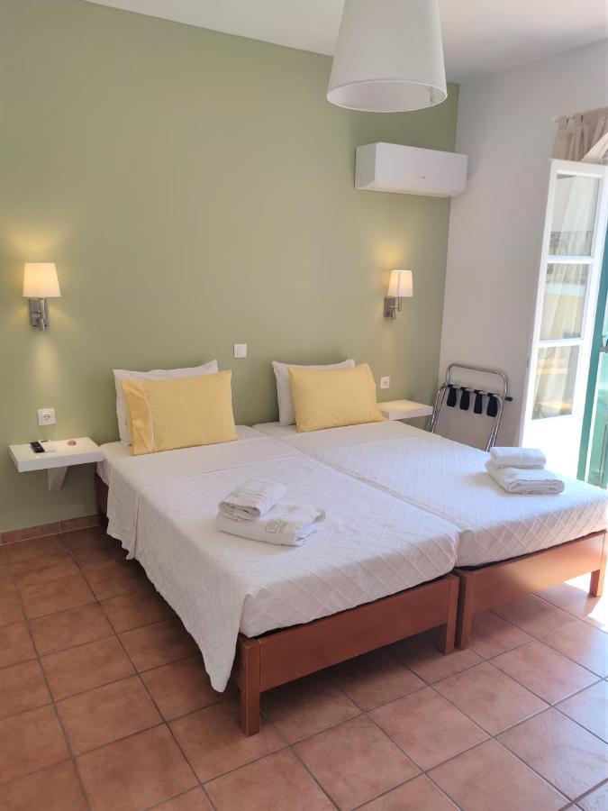 Twin House Spetses Hotel Buitenkant foto