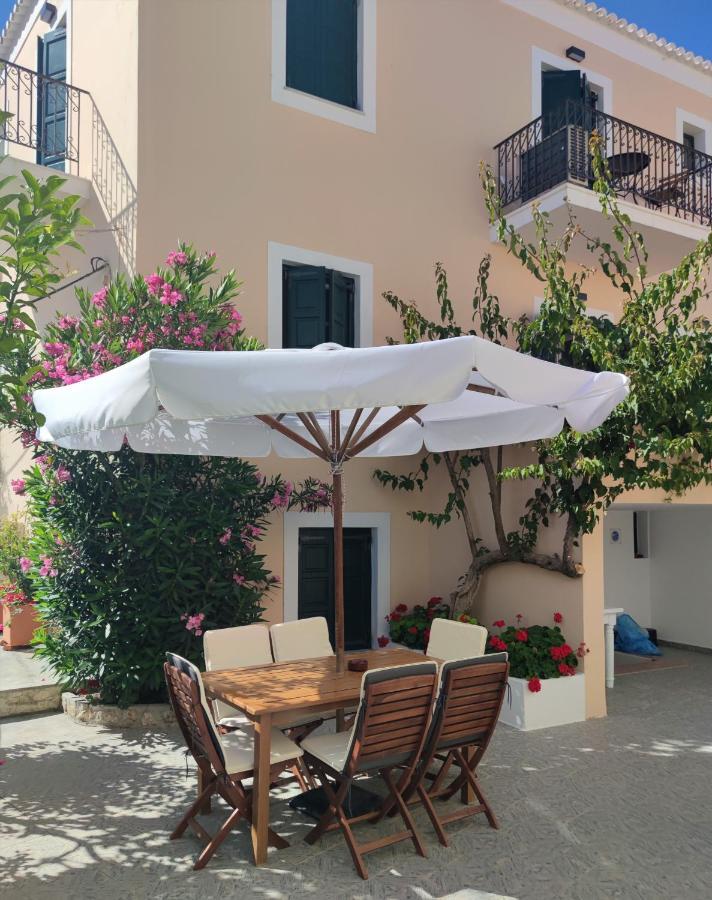 Twin House Spetses Hotel Buitenkant foto