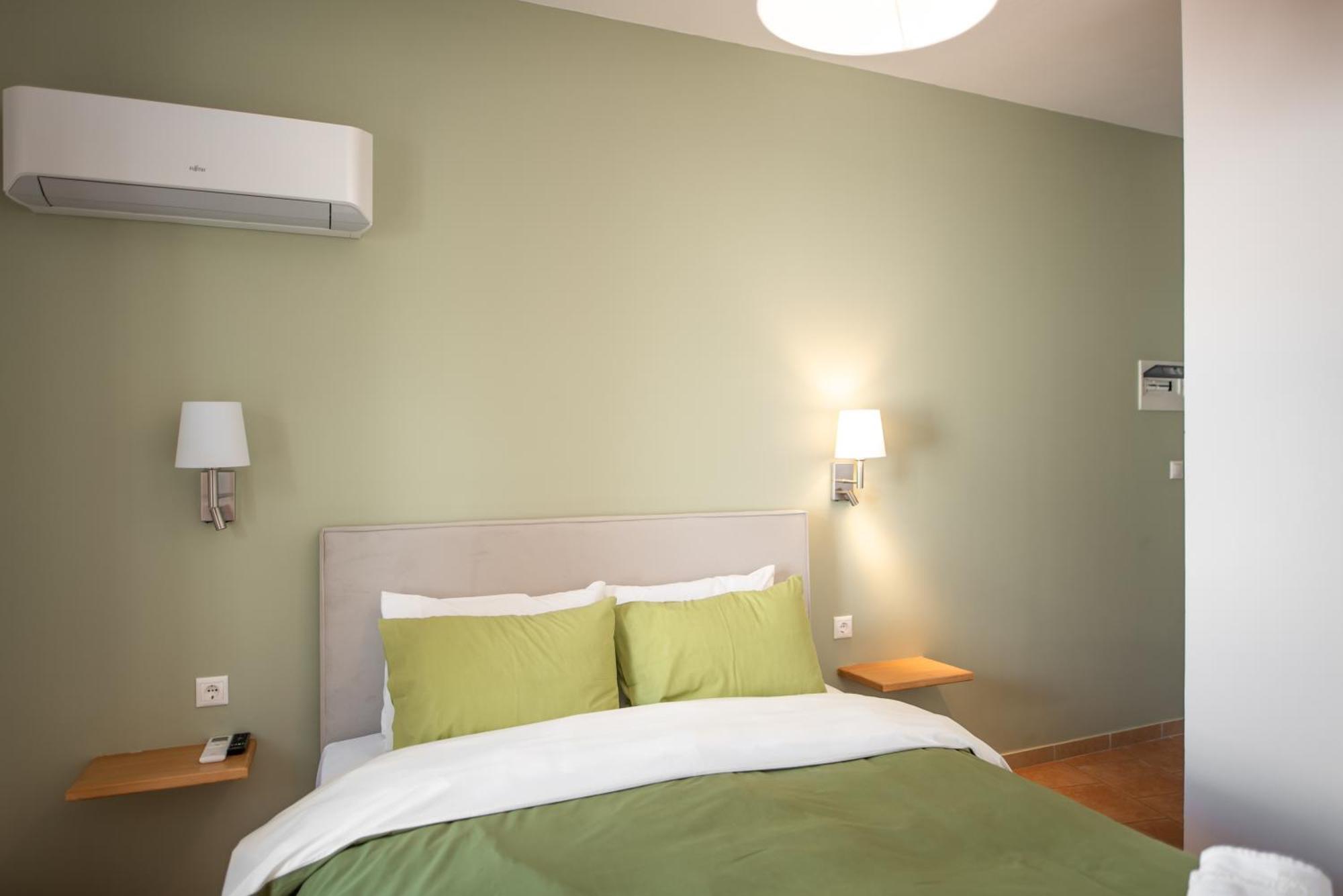Twin House Spetses Hotel Buitenkant foto