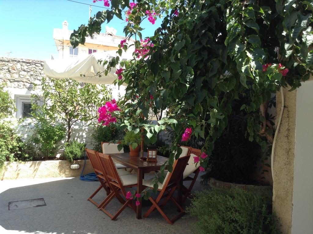 Twin House Spetses Hotel Buitenkant foto