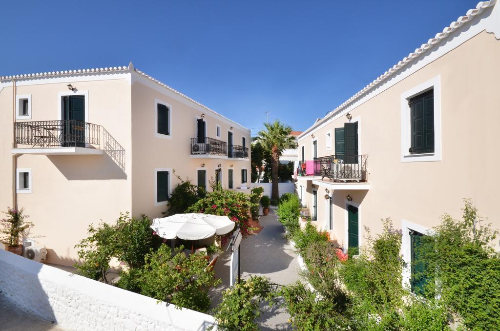 Twin House Spetses Hotel Buitenkant foto