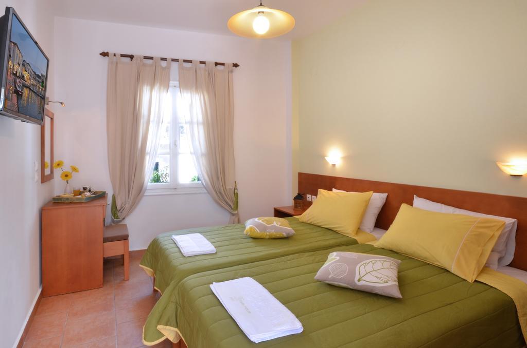 Twin House Spetses Hotel Buitenkant foto