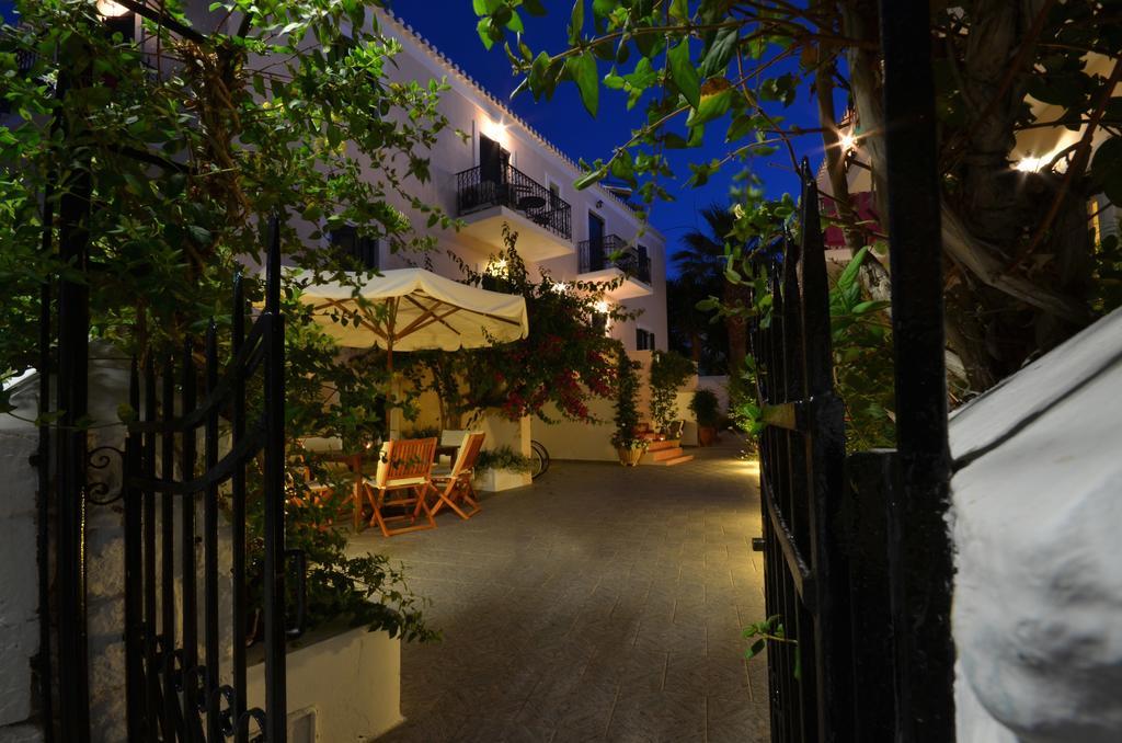 Twin House Spetses Hotel Buitenkant foto