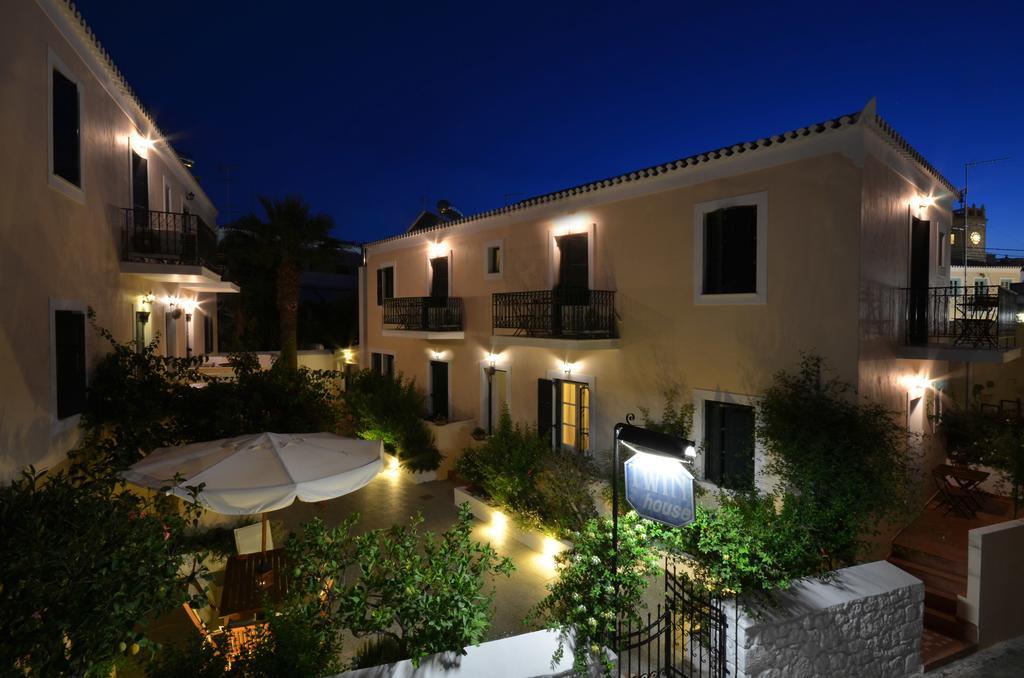 Twin House Spetses Hotel Buitenkant foto
