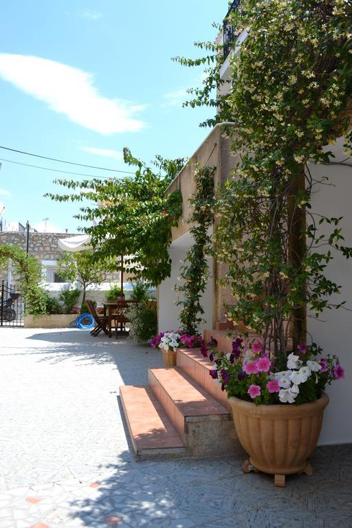 Twin House Spetses Hotel Buitenkant foto